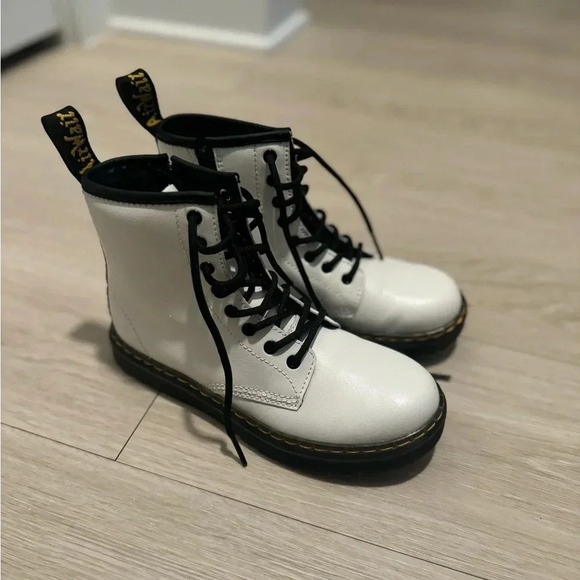 DR MARTENS YOUTH 1460 LEATHER LACE UP BOOTS - Picture 12 of 15